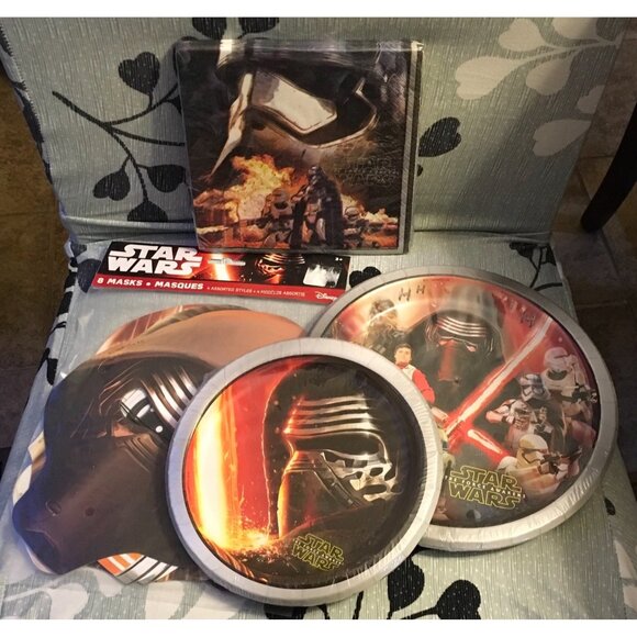 Star Wars Paper Plates Large Plates Small 8 Ea 16 Luncheon Napkins 8 Masks Party - Picture 2 of 3